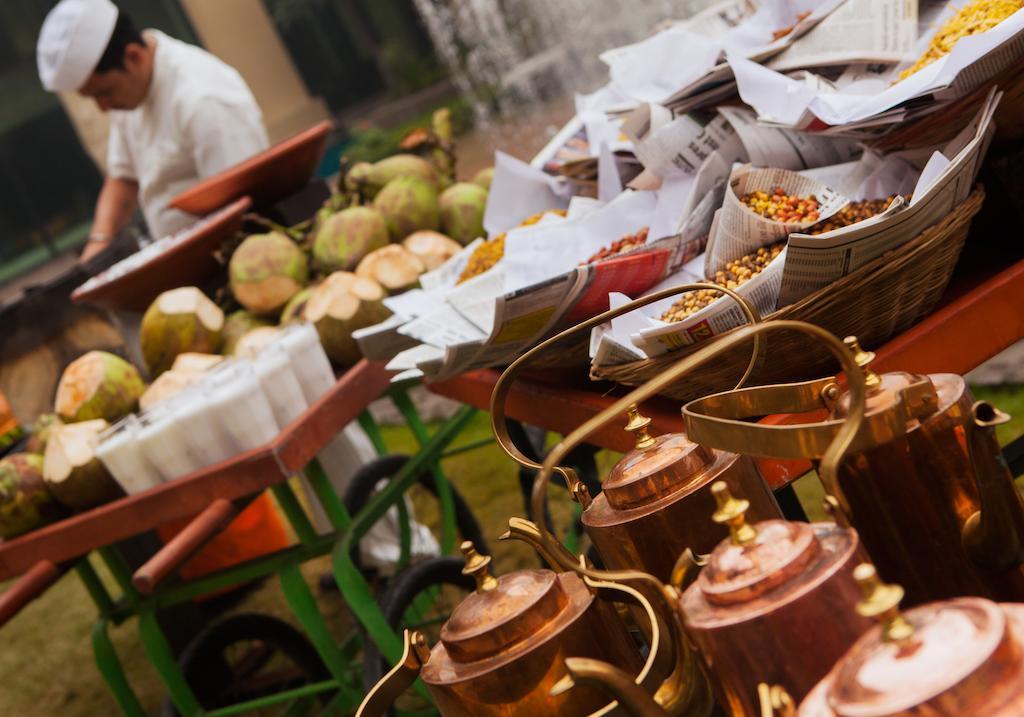 Taj Surajkund Resort & Spa, Delhi Ncr Faridabad Exterior photo Indian street vendor selling masala chai