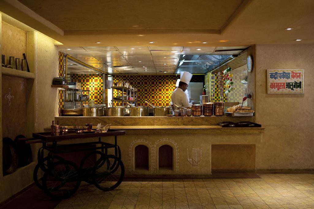 Taj Surajkund Resort & Spa, Delhi Ncr Faridabad Exterior photo The open kitchen at the restaurant